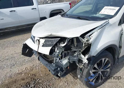 2015 Toyota Rav4 Limited z USA, uszkodzony, nr VIN JTMDFREV1FD163850